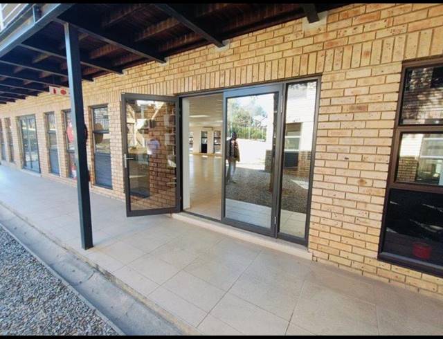 BUSINESS PROPERTY TO RENT IN WOODMEAD